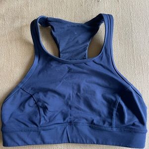 Lulu sport bra, pockets and super flattering on